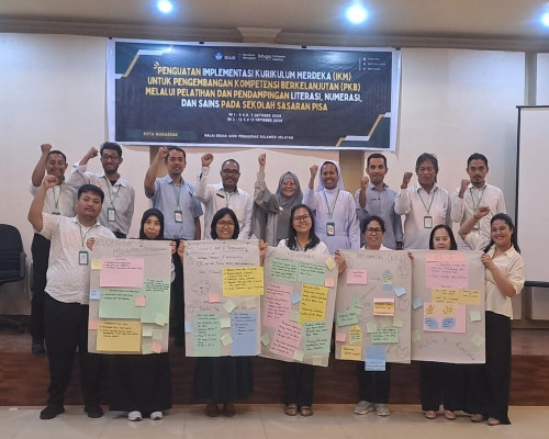 Keseruan Kelas Literasi dalam Mengikuti Pelatihan di Hari Pertama: Penguatan Implementasi Kurikulum Merdeka (IKM) dan Pengembangan Kompetensi Berkelanjutan (PKB)