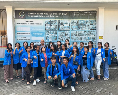 Kunjungan Legio Maria SMA Frater Makassar ke RSKD Dadi Makassar untuk Mendoakan Orang Sakit